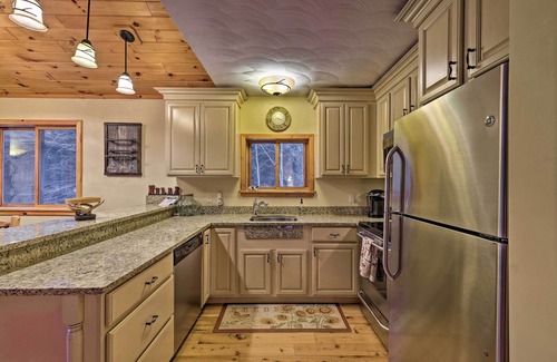 Jewett Cabin | Jewett Cabin w/Viewing Deck - 10 Mins to Skiing!