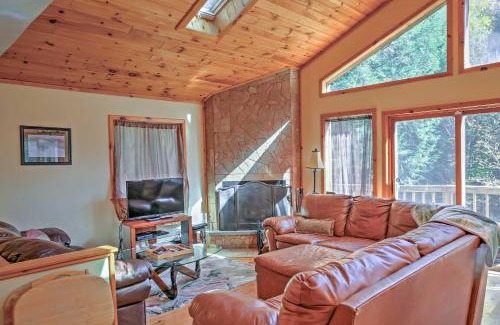 Jewett House | Jewett Cabin with Viewing Deck - 10 Mins to Skiing!