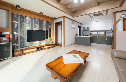 Dolsan-eup House | Jigeum Yeosu Ocean View Pension