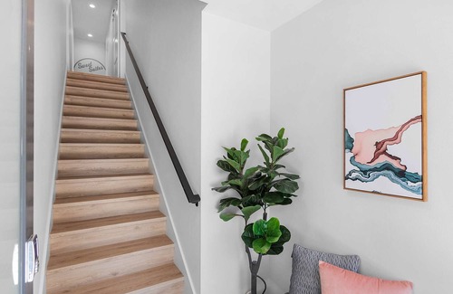 Minor House | Jimi's Sweet Suite - 84 Walkscore!