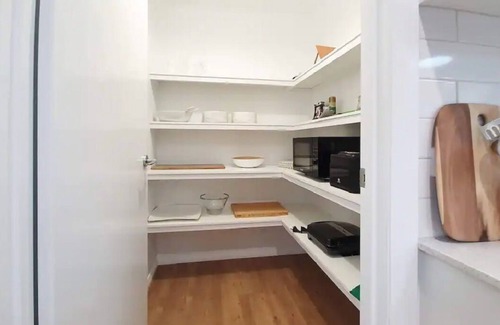 Halls Gap House | Jimmara House- Modern central holiday home.