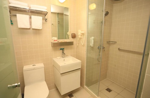 Yuzhong Hotel | Jinjiang Inn Select Chongqing Caiyuanba Railway Station