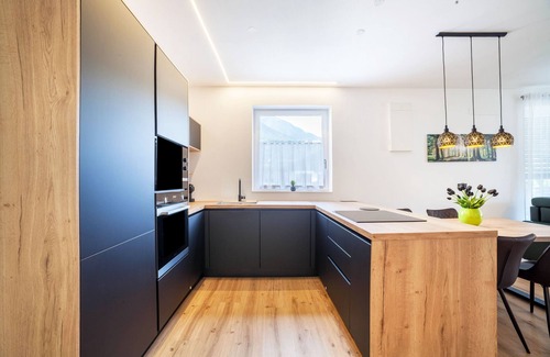 Lagundo Apartment | "JJ City Apartment" with Private Covered Terrace and Garage