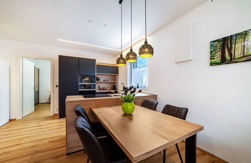 Lagundo Apartment | "JJ City Apartment" with Private Covered Terrace and Garage