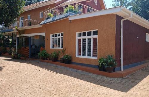 Kampala Apartment | Jjaja's Avocado Grove - Fenne