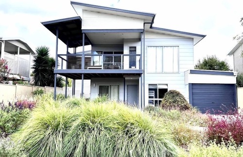 Aldinga Beach House | Jo's Sanctuary- 4 Bdrms, Sleeps 10, Beach & scrub