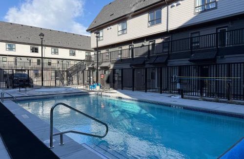 Canmore Apartment | Joe's Contemporary 2 King Bedrooms Vacation Home in Canmore