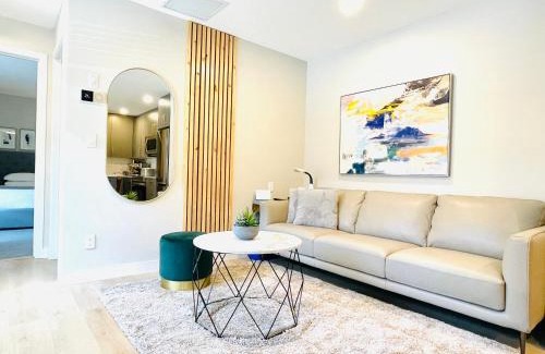 Canmore Apartment | Joe's Contemporary 2 King Bedrooms Vacation Home in Canmore