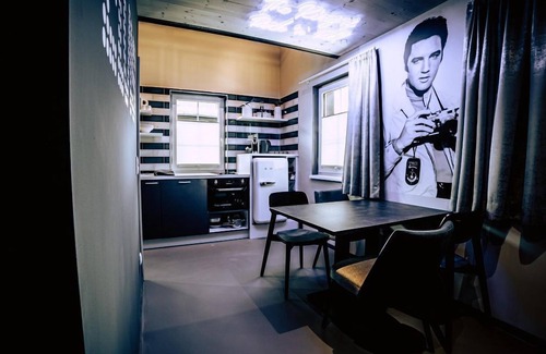 Soell Apartment | JOHN PAUL GEORGE and RINGO Don't let me down - Boutique Apartments OLD SCHOOL