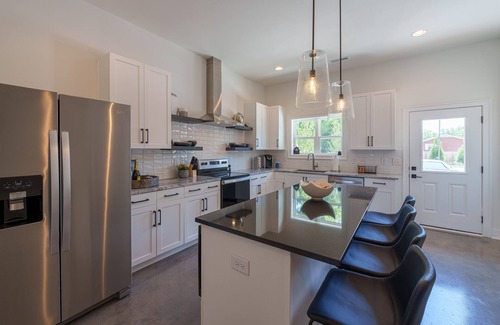 Murfreesboro Condo | Johnny on Maple.Luxury with Relaxing Vibes