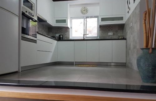 Mosteiros House | Join our relaxed house near the beach - Mosteiros