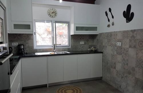 Mosteiros House | Join our relaxed house near the beach - Mosteiros