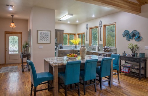 Hunt House | JOIN US IN HUNT- MAKE THIS YOUR RETREAT on the River!