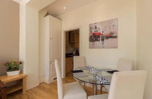 Clapham Apartment | JOIVY Charming 1-Bedroom Flat with Patio