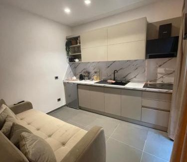 Monti Villa | JOIVY Exclusive 2-Bedroom Villa with Private Garden - 5 minutes from the Colosseum