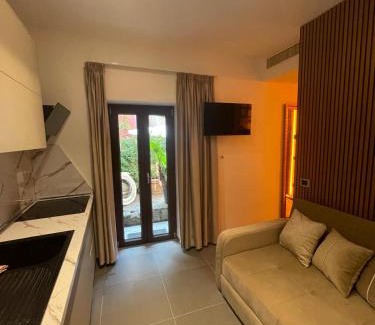 Monti Villa | JOIVY Exclusive 2-Bedroom Villa with Private Garden - 5 minutes from the Colosseum