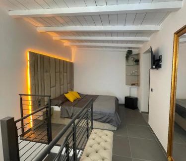 Monti Villa | JOIVY Exclusive 2-Bedroom Villa with Private Garden - 5 minutes from the Colosseum