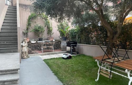 Monti Villa | JOIVY Exclusive 2-Bedroom Villa with Private Garden - 5 minutes from the Colosseum
