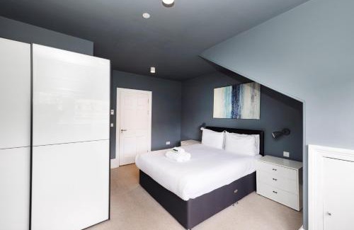 West End Apartment | JOIVY Spacious Apartment next to West End