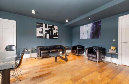 West End Apartment | JOIVY Spacious Apartment next to West End