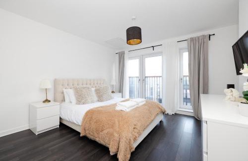 Glasgow House | JOIVY Stylish House with Garden & Parking
