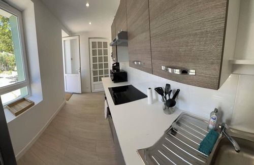 Cassis Apartment | Joli Appartement Rénové de 55m2. Parking Gratuit
