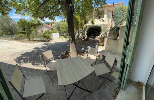 Cassis Apartment | Joli Appartement Rénové de 55m2. Parking Gratuit
