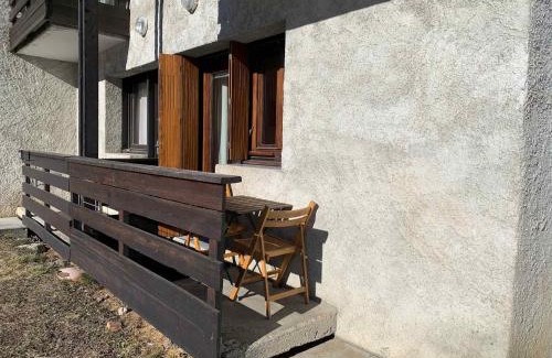 Champagny-en-Vanoise Apartment | Joli studio cosy à Champagny, proche centre, terrasse, 4 pers., accès rapide commerces/télécabine - FR-1-464-196