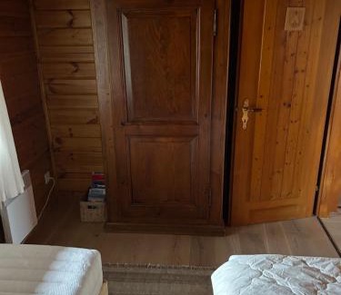 Le Vaud Bed & Breakfast | Jolie chambre dans chalet