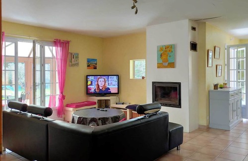 Robion Villa | Jolie Villa Avec Piscine et Grand Jardin au Pied du Lubéron