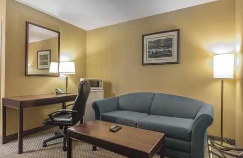 Otter Lake Resort | Jolly Roger Inn & Resort