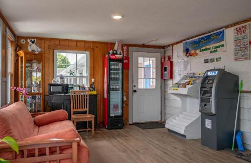 Dennis Port Hotel | Jonathan Edwards Motel