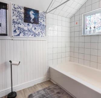 Seaford House | Jones Beach Houseboat