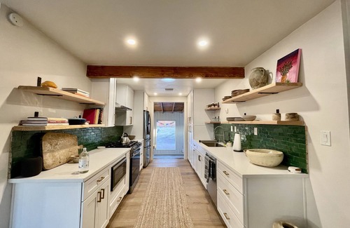 Joshua Tree House | Joshua Tree- Hot tub, Walk to food & shops, a few minutes from JTNP