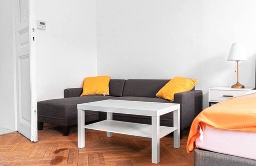 Wahring Apartment | Joyful 2BR Apt. @ AKH Hospital - Ideal f. Patients