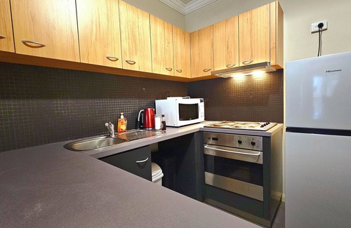 Perth Central Business District Apartment | Joyful Stay|Stylish reatreat in Perth City Center. Middle OF Perth City