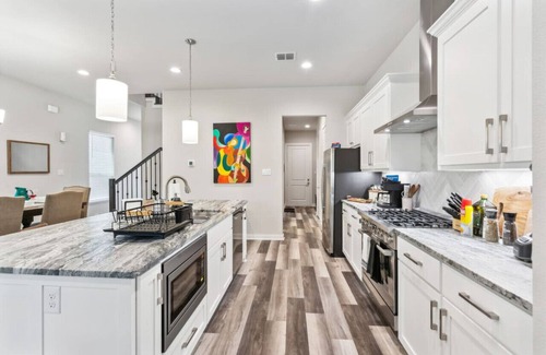 Fort Worth House | Joyous 3BDTownhouse: UltraCool & Spacious!