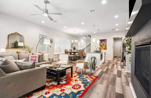 Fort Worth House | Joyous 3BDTownhouse: UltraCool & Spacious!