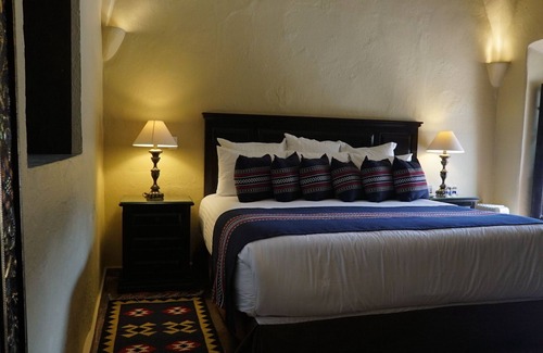 El Marques Bed & Breakfast | Jr Suite at Hacienda Mesón Real de Plata