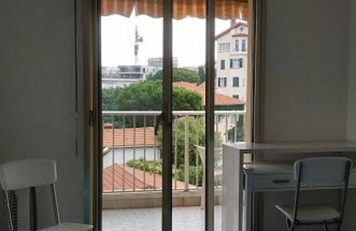 Juan-les-Pins Apartment | Juan Les Pins: apartment/flat - Juan les Pins