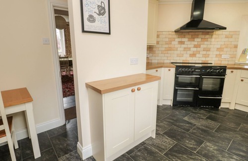 Embleton House | JUBILEE HOUSE, pet friendly, with a garden in Embleton