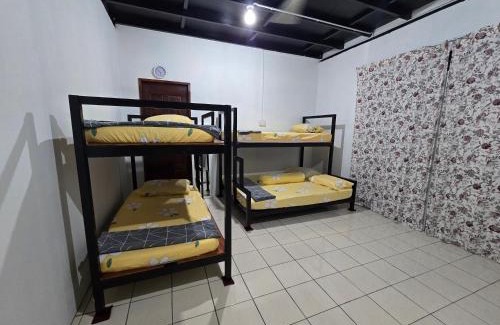 Tuaran House | Julian Homestay - Room2