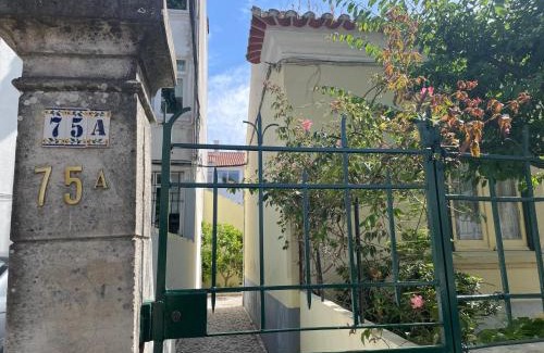 Carcavelos Apartment | Julias Pateo