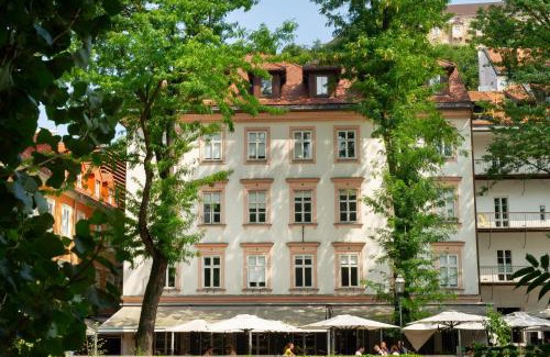 Ljubljana Old Town House | Julija&Robert's Riverview Apartments and Rooms