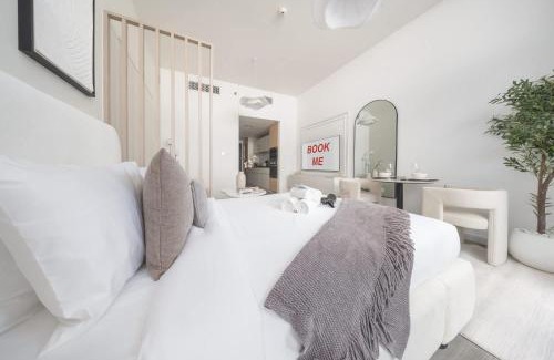 Jumeirah Village Apartment | Jumeirah Village Circle sleeps 4 with Pool