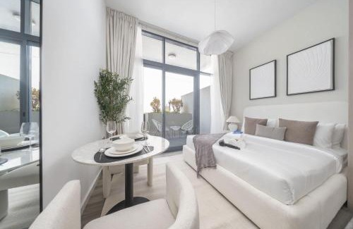 Jumeirah Village Apartment | Jumeirah Village Circle sleeps 4 with Pool