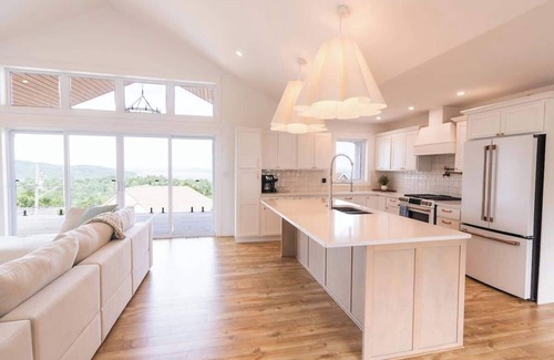 Grand Bay-Westfield House | June Avenue Oasis Sum