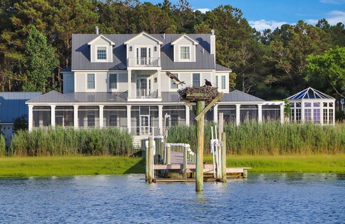 Chincoteague House | June's Retreat - Waterfront; Boat dock!