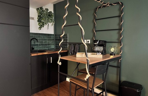 Boulogne-Centre Apartment | Jungle Fever: nature & spa escape