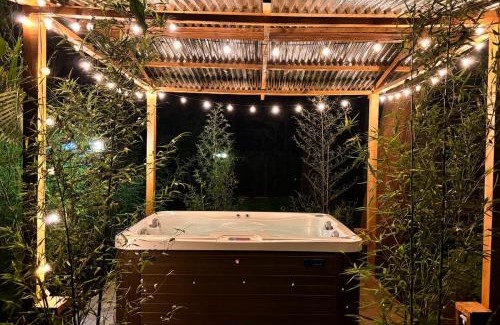 Karen House | Jungle Oasis 2BR Cottage
